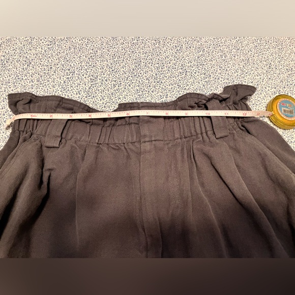 Apiece Apart Shorts - great preowned condition - Picture 9 of 10